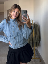 Load image into Gallery viewer, Scallop Edge Denim Jacket
