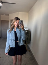 Load image into Gallery viewer, Scallop Edge Denim Jacket
